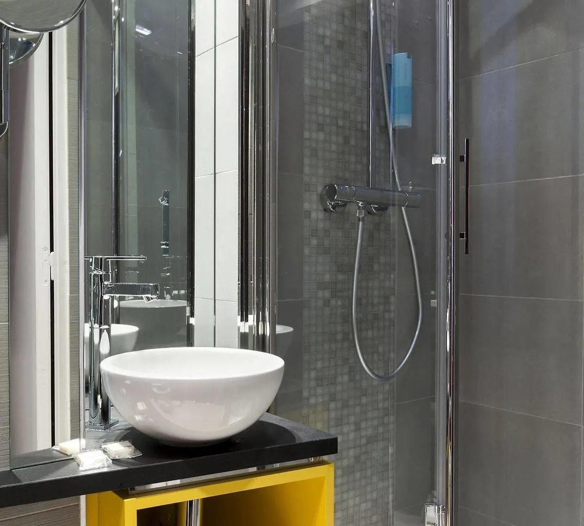 Timhotel Tour Eiffel Parigi